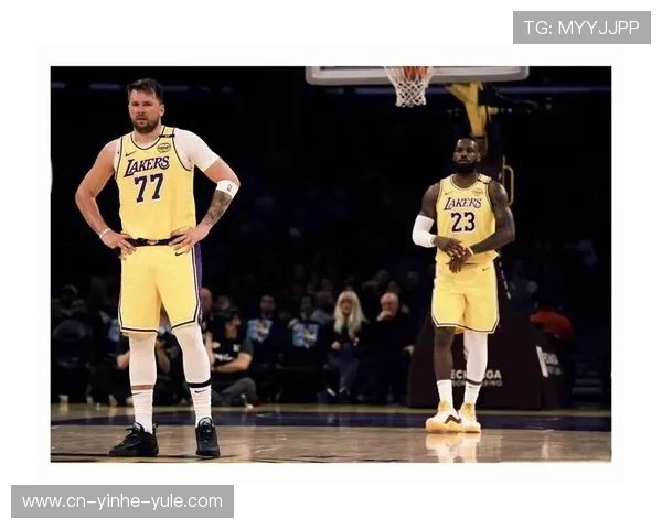 湖人队迎来关键时刻 詹姆斯状态回升带领球队冲击季后赛